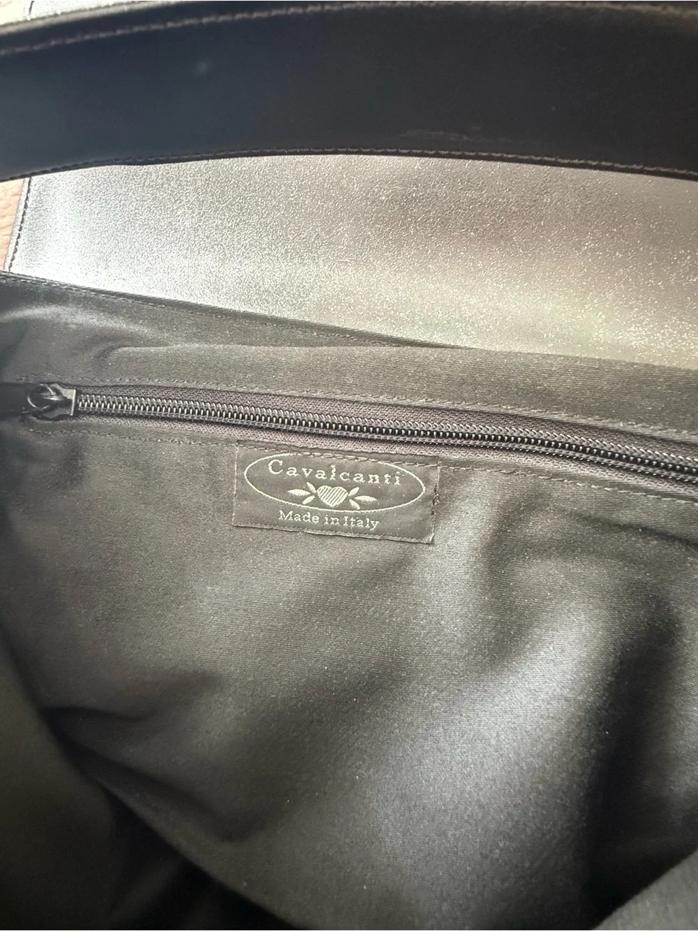 Cavalcanti Smooth Leather Shoulder Bag in Black